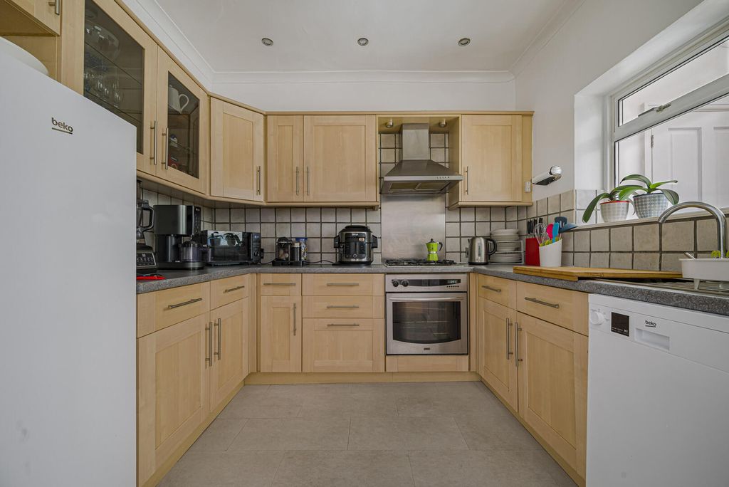 Property photo 3 of 15 Kitchen