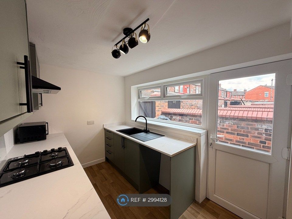Property photo 2 of 14 Kitchen