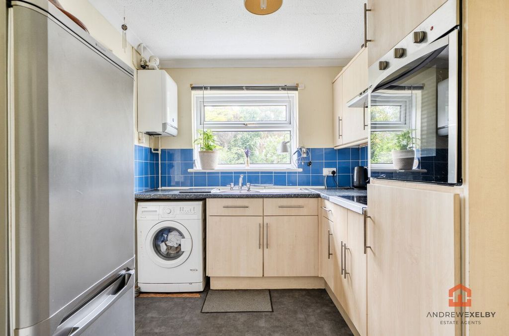 Property photo 3 of 12