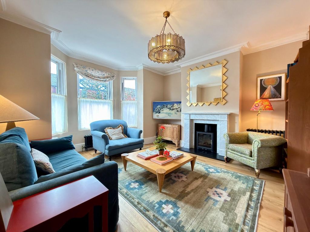 Property photo 2 of 36