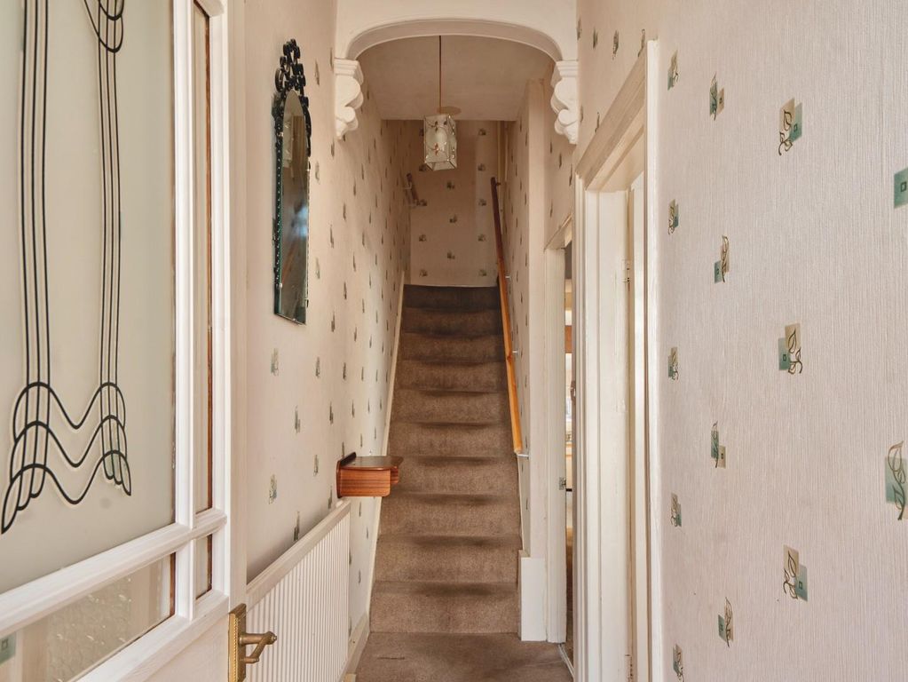 Property photo 2 of 21 Hallway