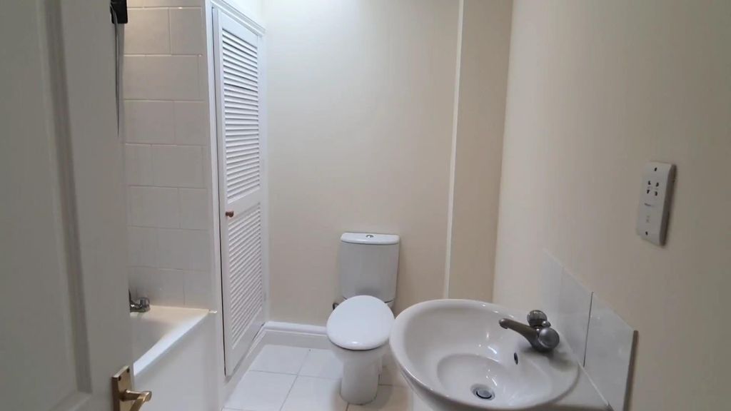 Property photo 2 of 7 Bathroom.Jpg