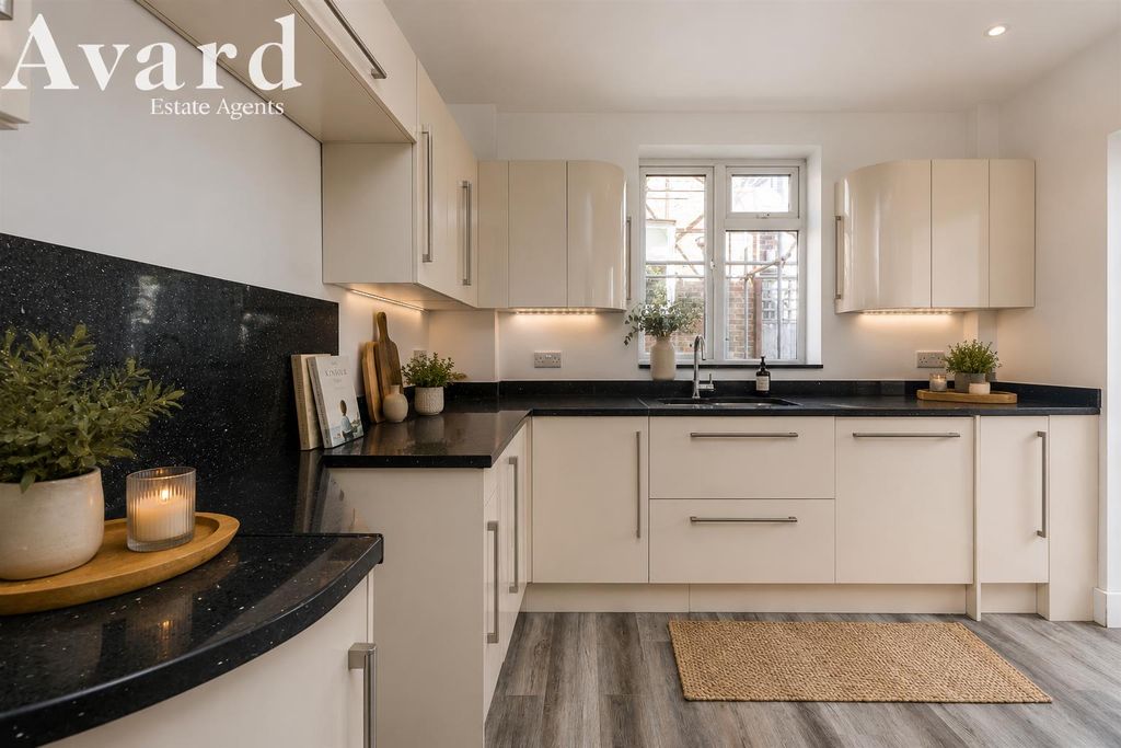 Property photo 3 of 26 Park Road Kitchen.Png