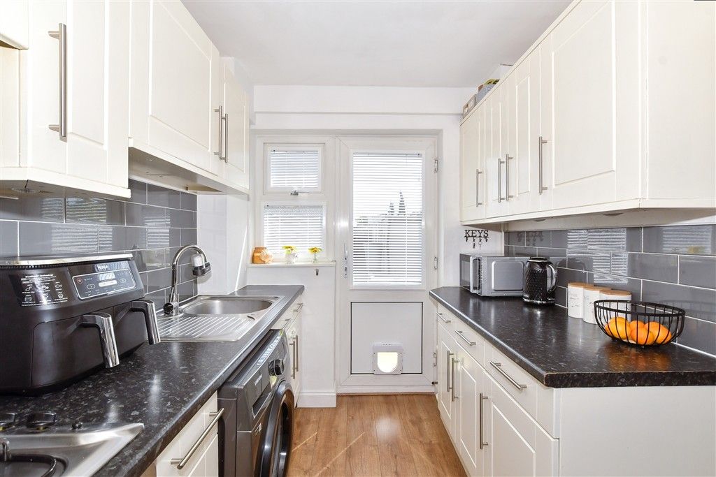 Property photo 3 of 9 Kitchen