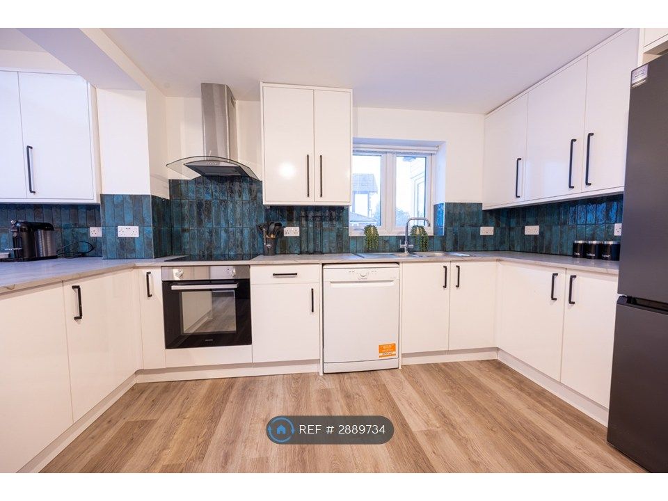 Property photo 2 of 35