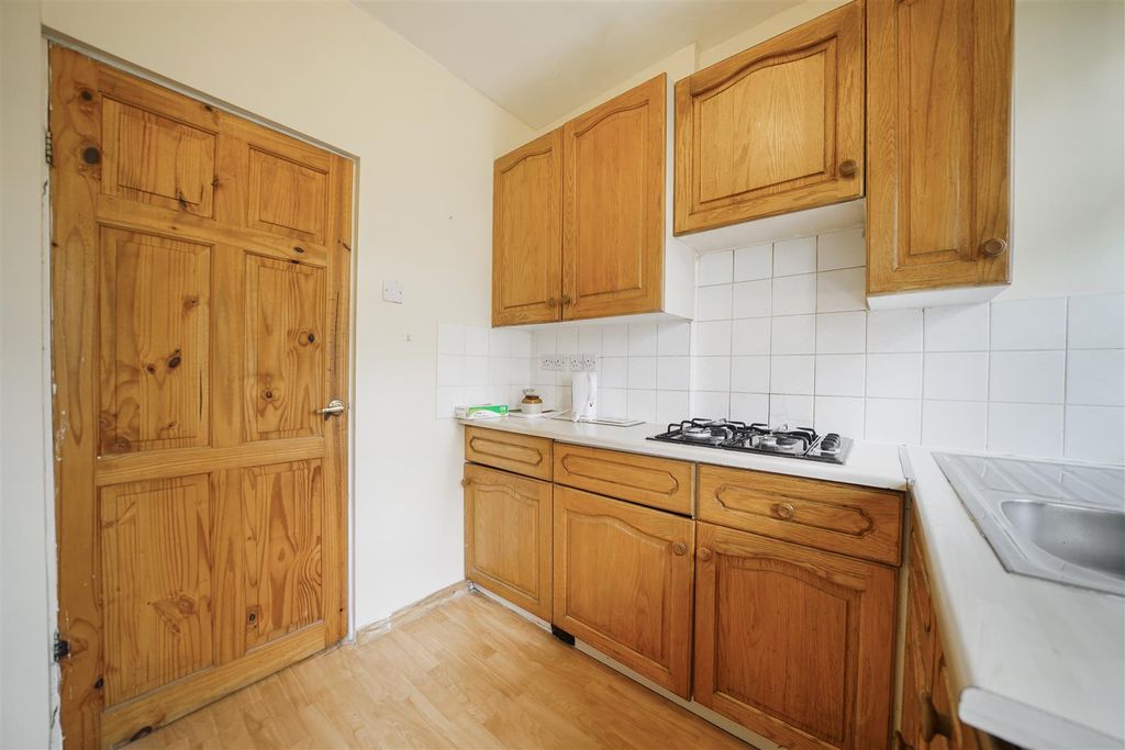 Property photo 3 of 7 Flat 14, Clifford Court - Qgfpnp8Swwz7T2B9Boa2.Jpg