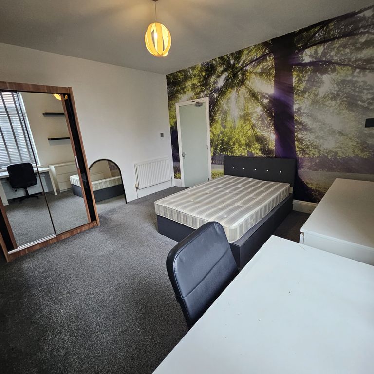 Property photo 3 of 10 Front_Room_Pic2 (003)