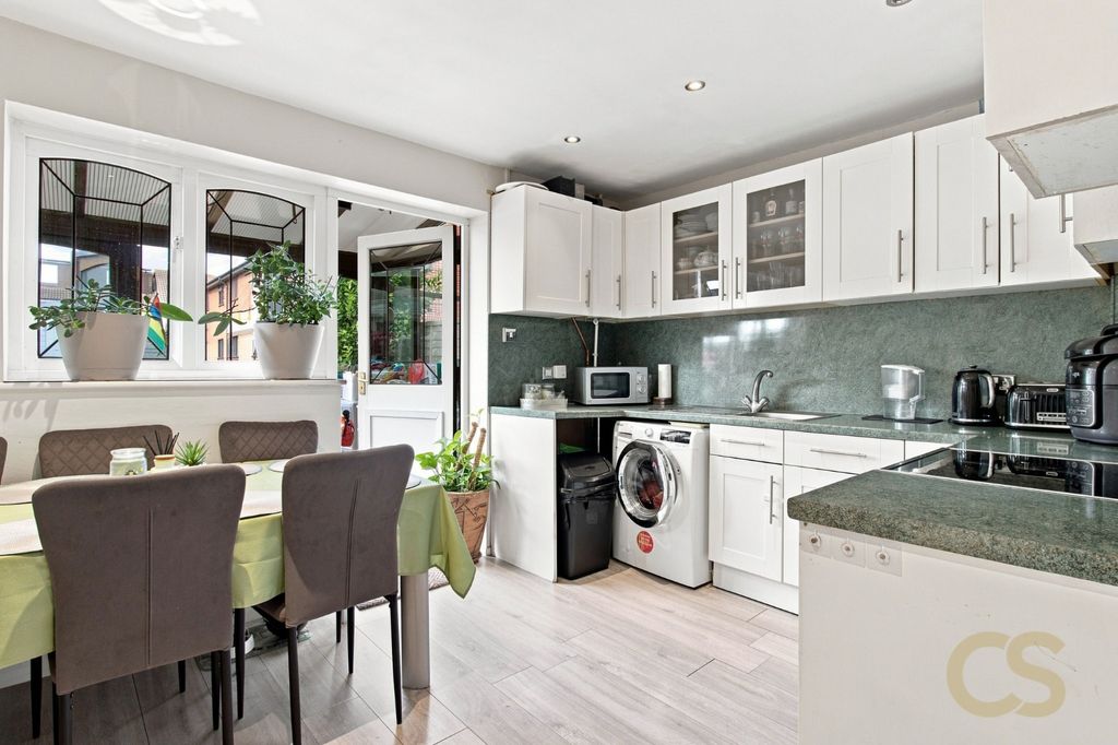 Property photo 3 of 16 5278866