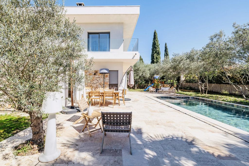 Property photo 3 of 23