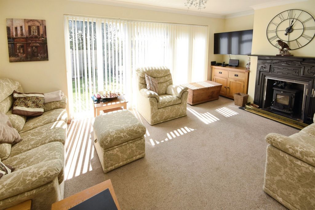 Property photo 2 of 27