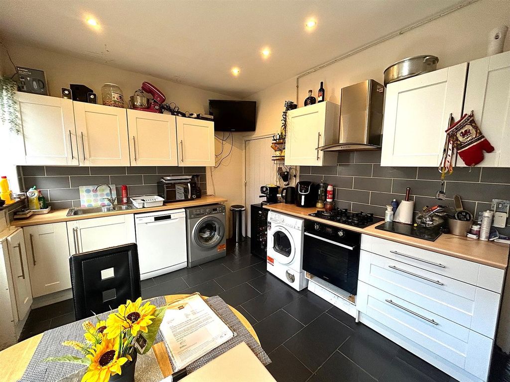 Property photo 3 of 6 Kitchen.Jpg