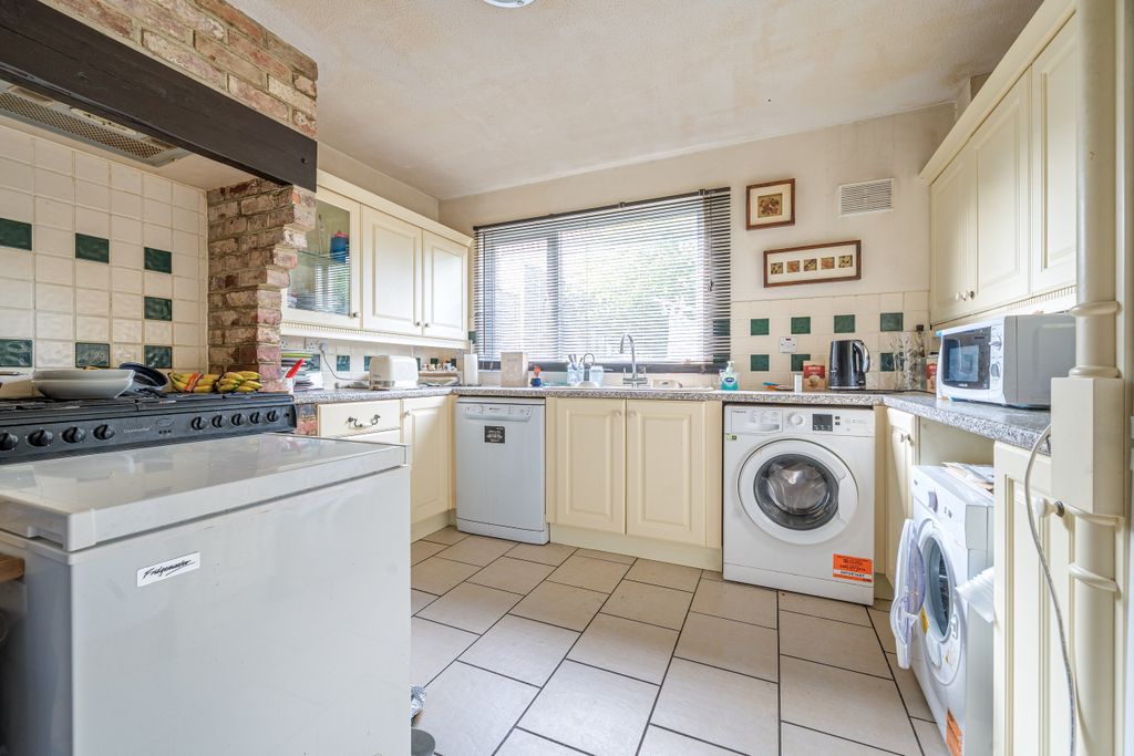 Property photo 3 of 17 Kitchen / Dining Room