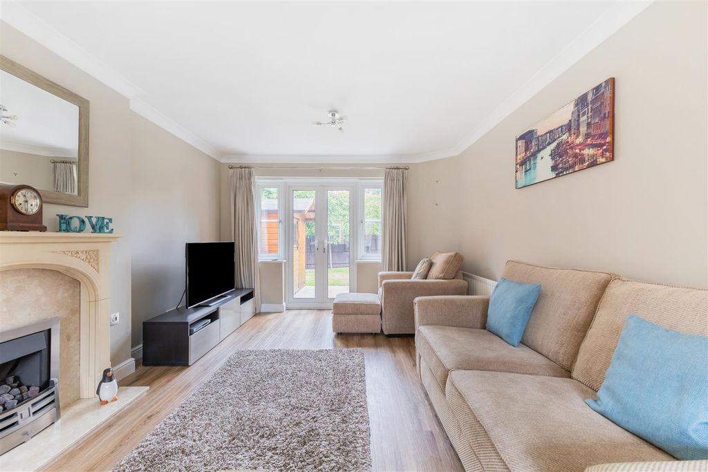 Property photo 3 of 23 95690_8-Slade-Leas-Middleton-Cheney (5).Jpg