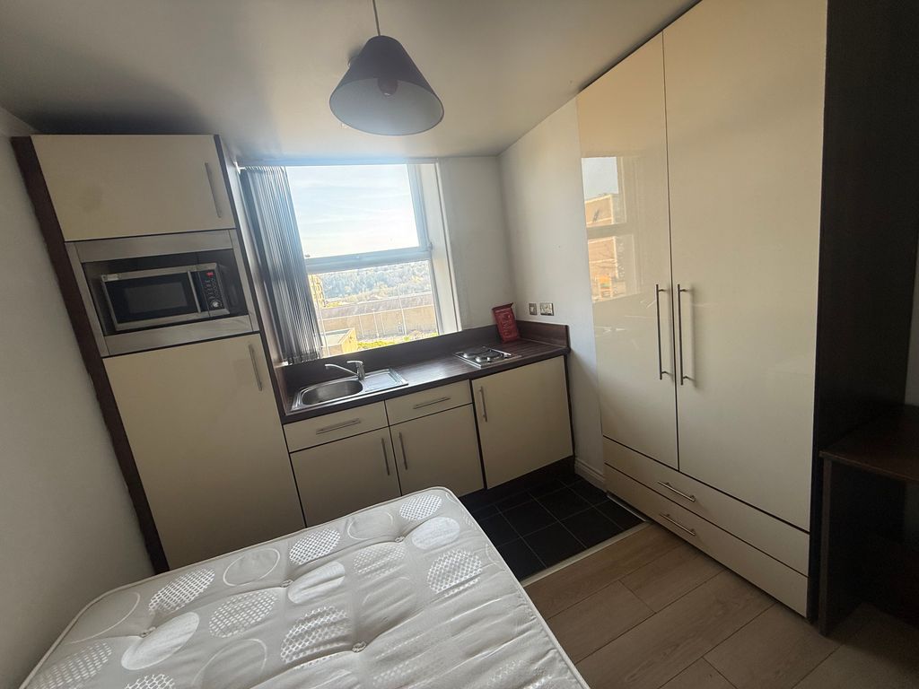 Property photo 2 of 4 Bedroom 1