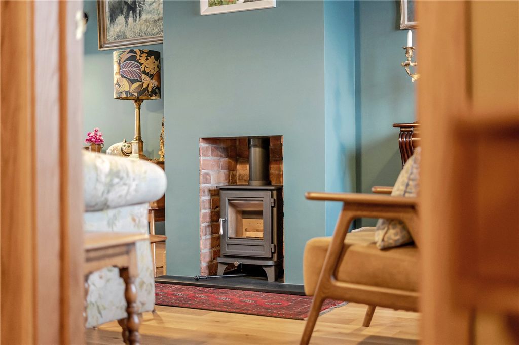 Property photo 3 of 34 Picture No. 02