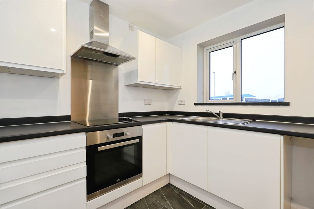 Property photo 2 of 17 Kitchen