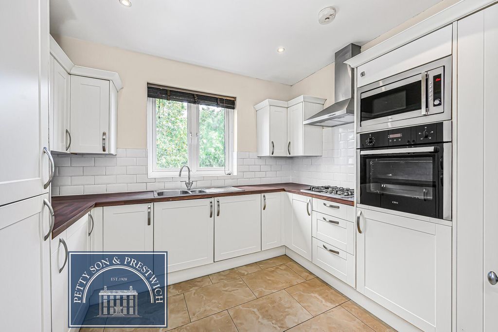 Property photo 2 of 27 Kitchen