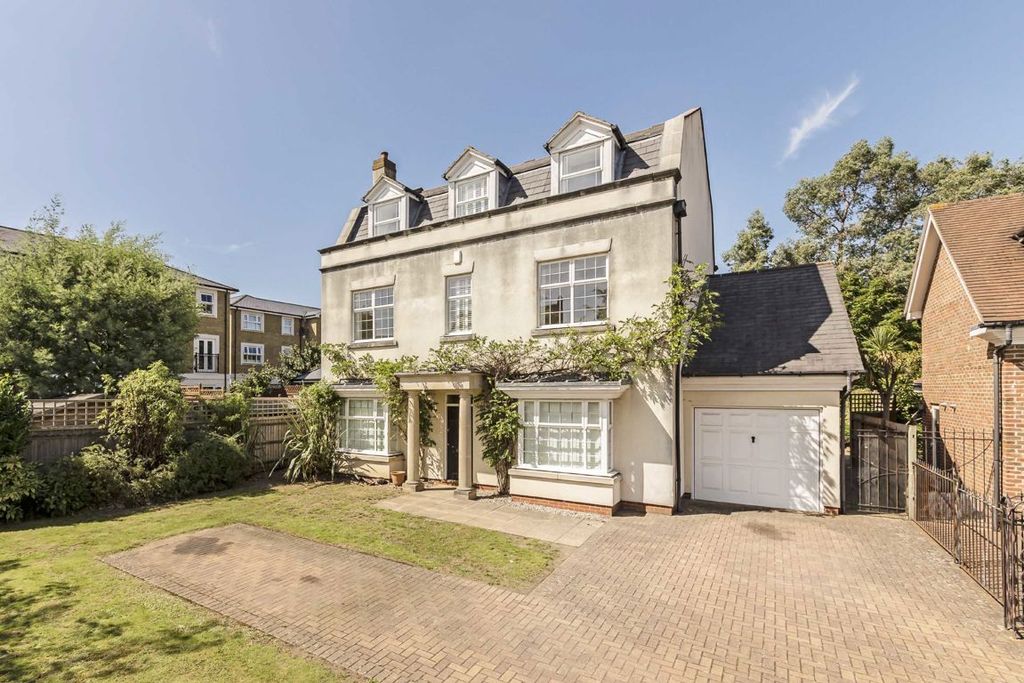Property photo 1 of 8