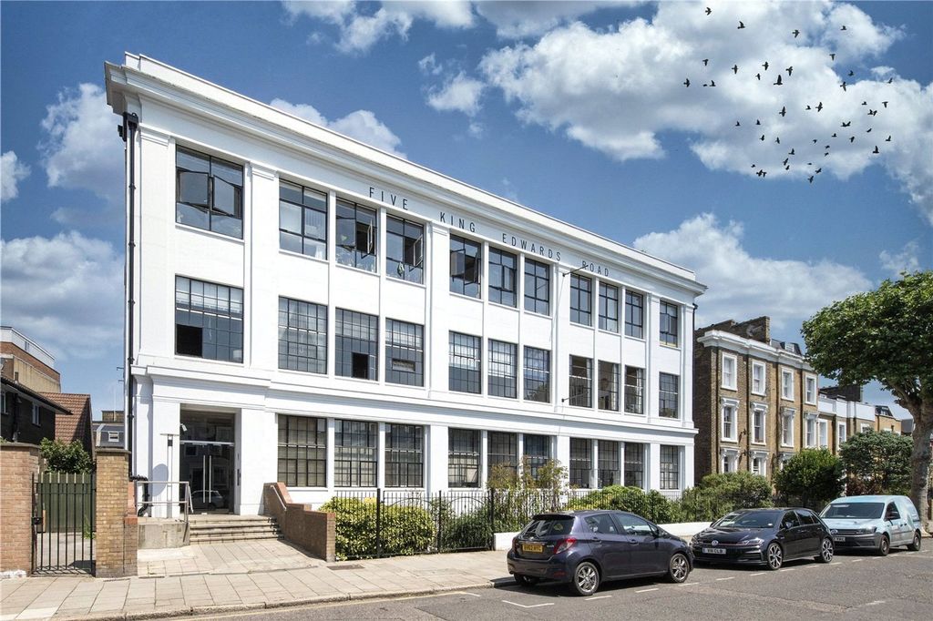 Property photo 1 of 14 London Fields, E9