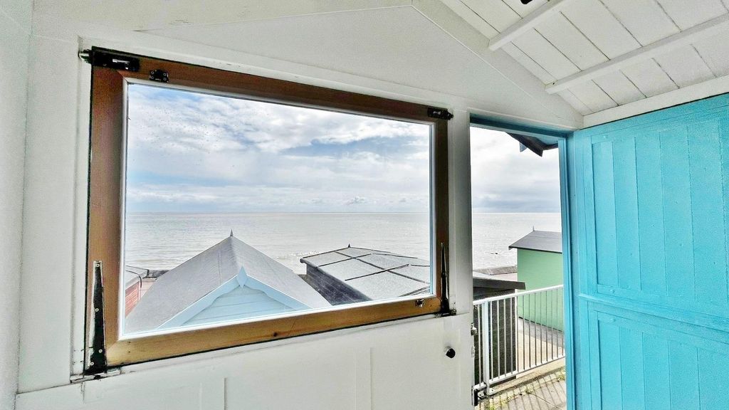 Property photo 2 of 7 Beach Hut:-