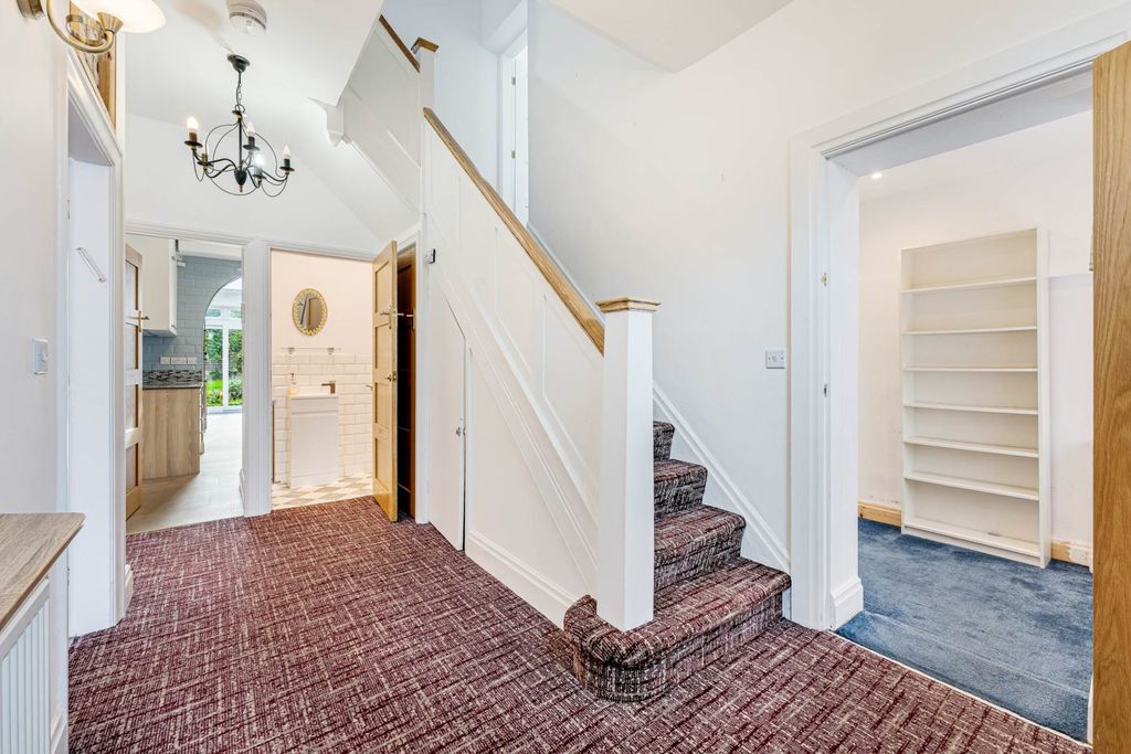 Property photo 2 of 32