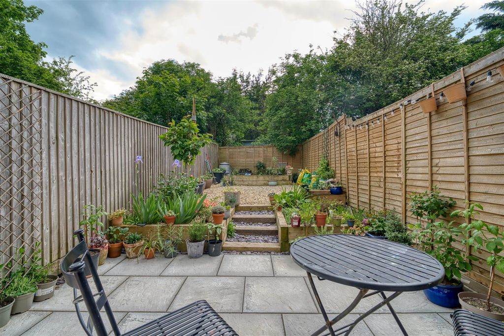 Property photo 3 of 11 Garden