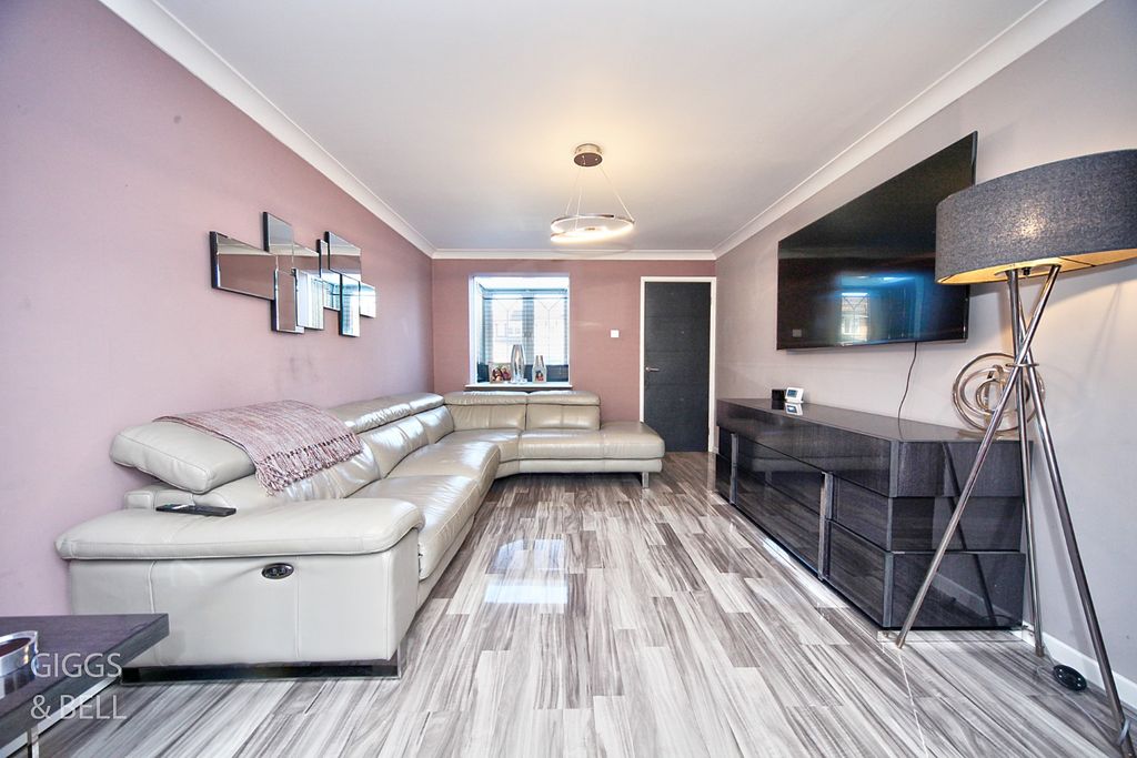 Property photo 3 of 20 3980533