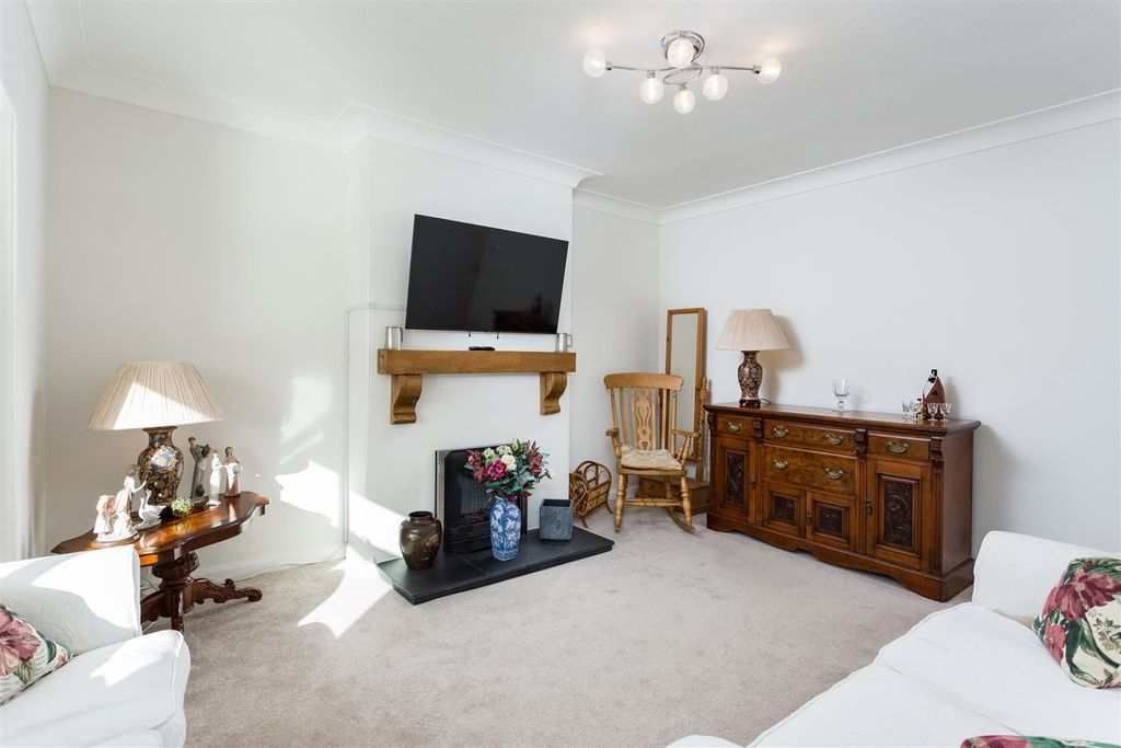 Property photo 3 of 20 28 The Cedars-08.Jpg