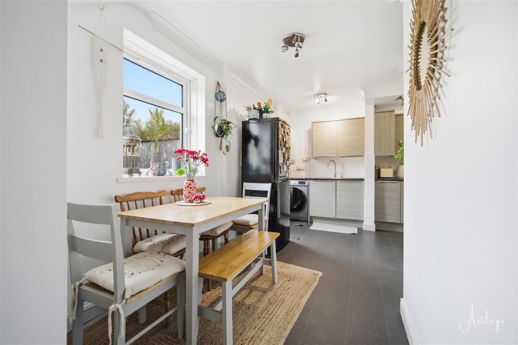 Property photo 3 of 19 Kitchen/Breakfast Room