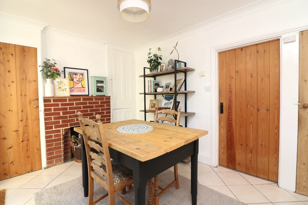 Property photo 3 of 16 3711003