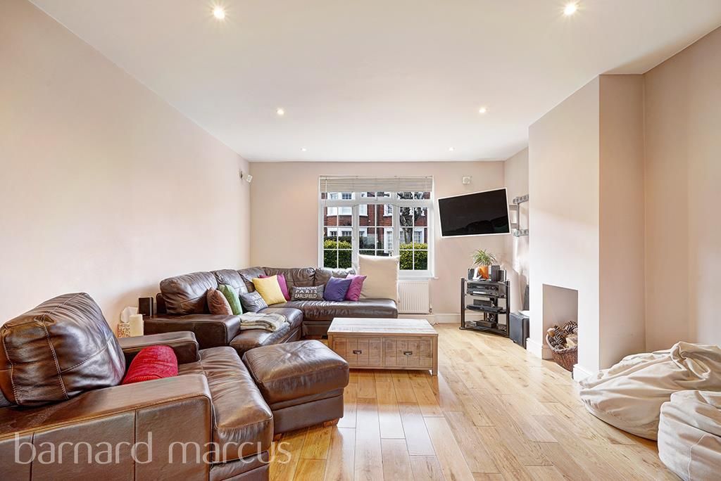 Property photo 3 of 8 Living Room