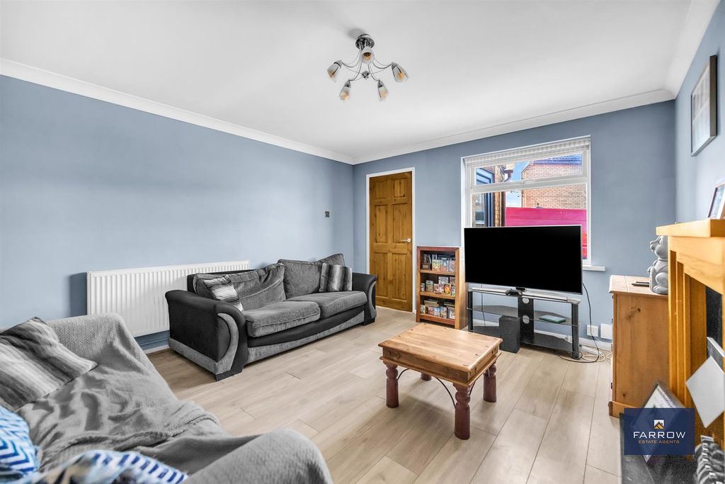 Property photo 3 of 25 Living Room