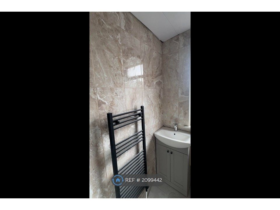 Property photo 2 of 6 Luxury Spacious Ensuite