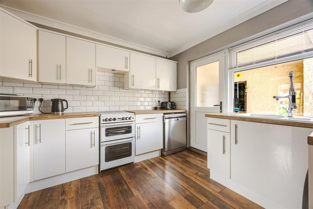 Property photo 2 of 15 Kitchen