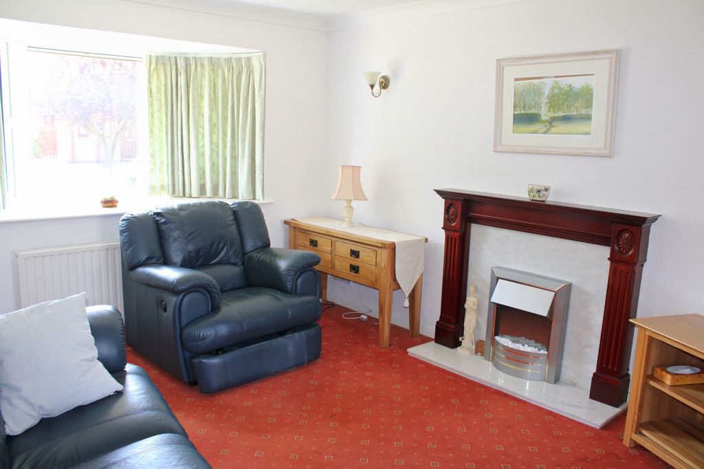 Property photo 2 of 13 Lounge