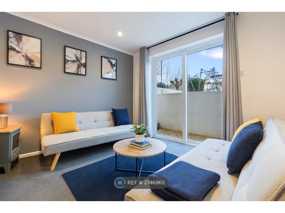 Property photo 3 of 9 Cozy Lounge