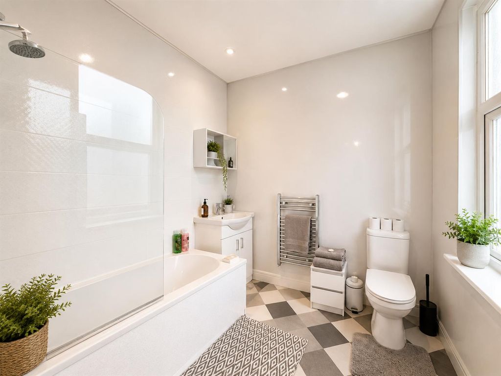 Property photo 3 of 6 Bathroom