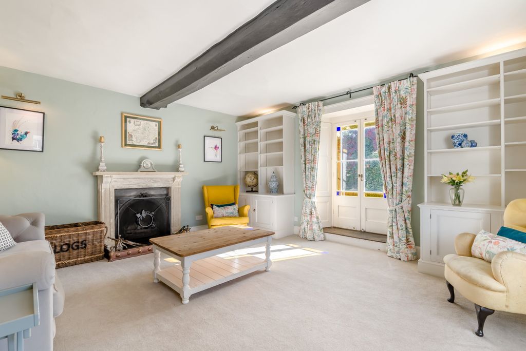 Property photo 3 of 18 Sitting Room