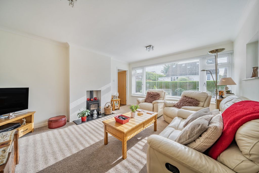 Property photo 2 of 21 Living Room