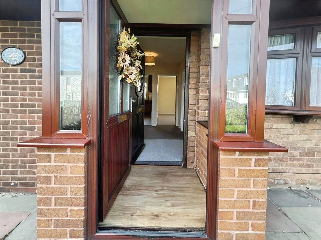 Property photo 2 of 21 Entrance