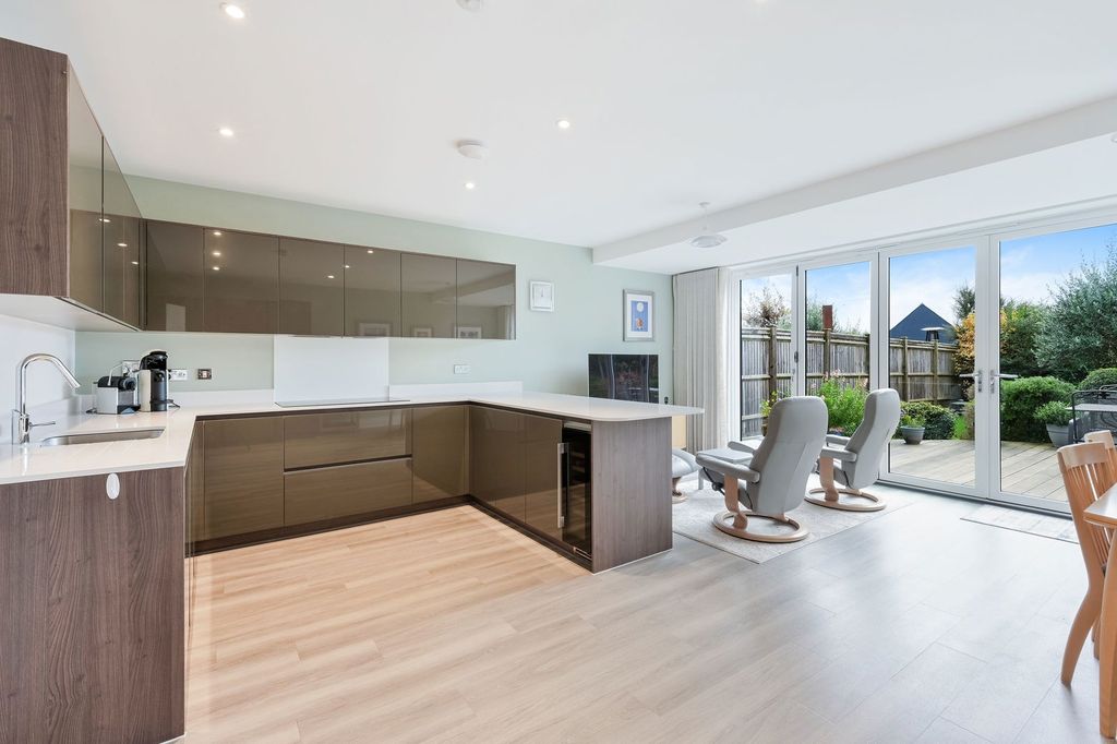 Property photo 2 of 23