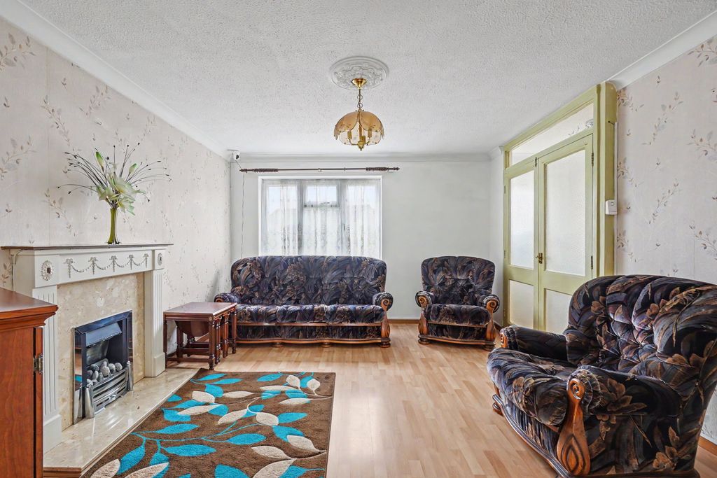 Property photo 2 of 23