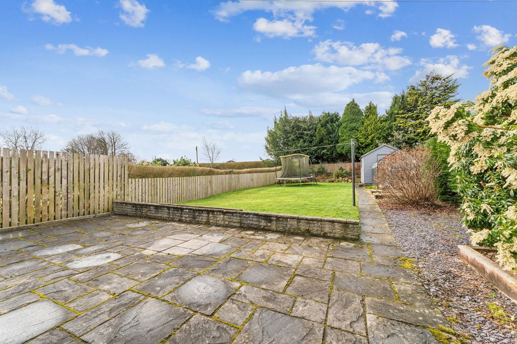 Property photo 2 of 26