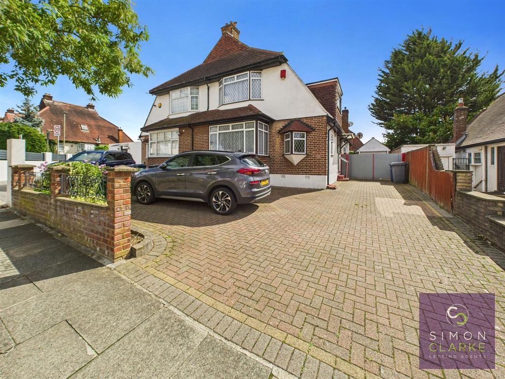 Property photo 2 of 17 Cam05425G0-Pr0047-Still028.Jpg