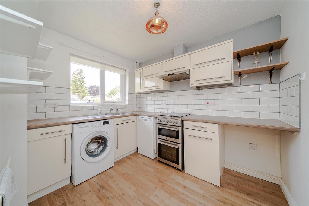 Property photo 3 of 14 Kitchen
