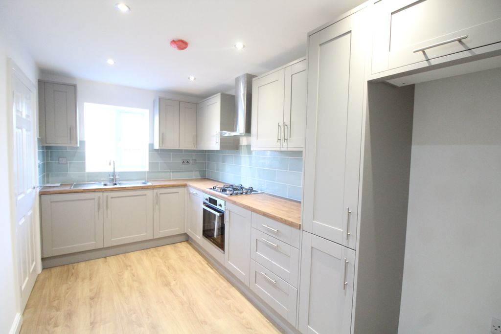Property photo 2 of 10 Kitchen