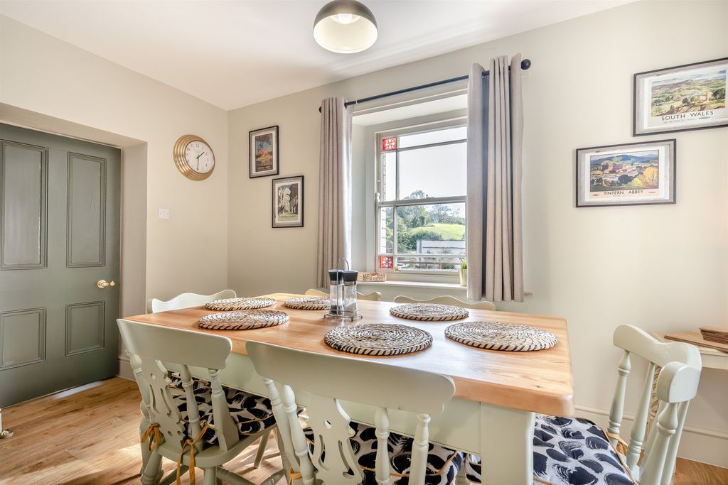 Property photo 3 of 26