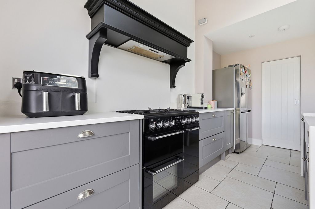 Property photo 3 of 29