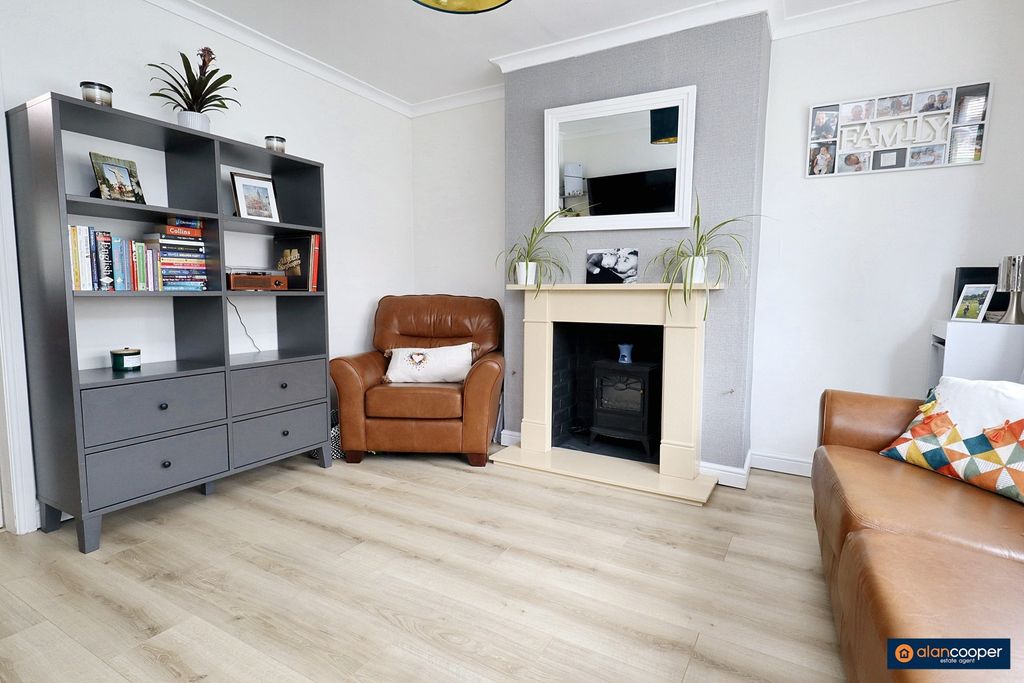 Property photo 2 of 23 3702704