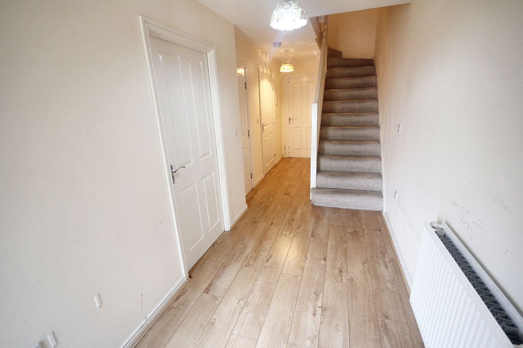 Property photo 2 of 28